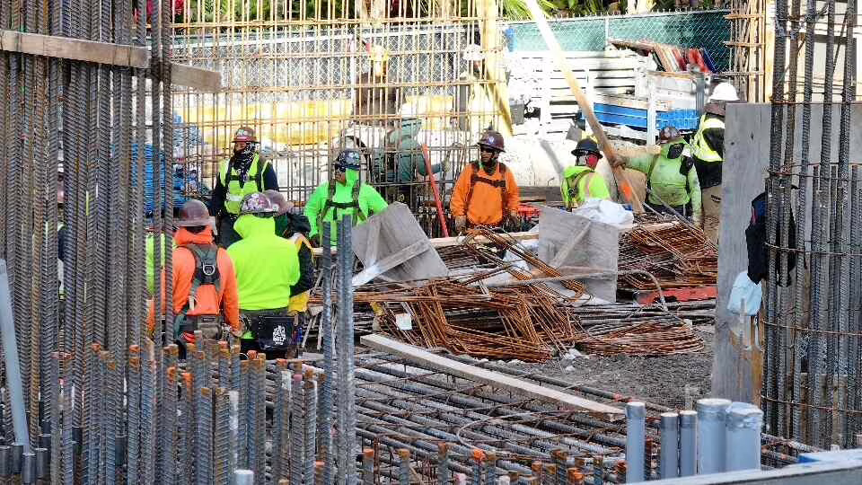 Why Commercial Electrical Service Contracting Is Essential for New Construction